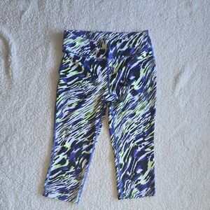 Layer 8 Sportswear Workout Capri Lenght Leggings Sz M Bold Athleisure